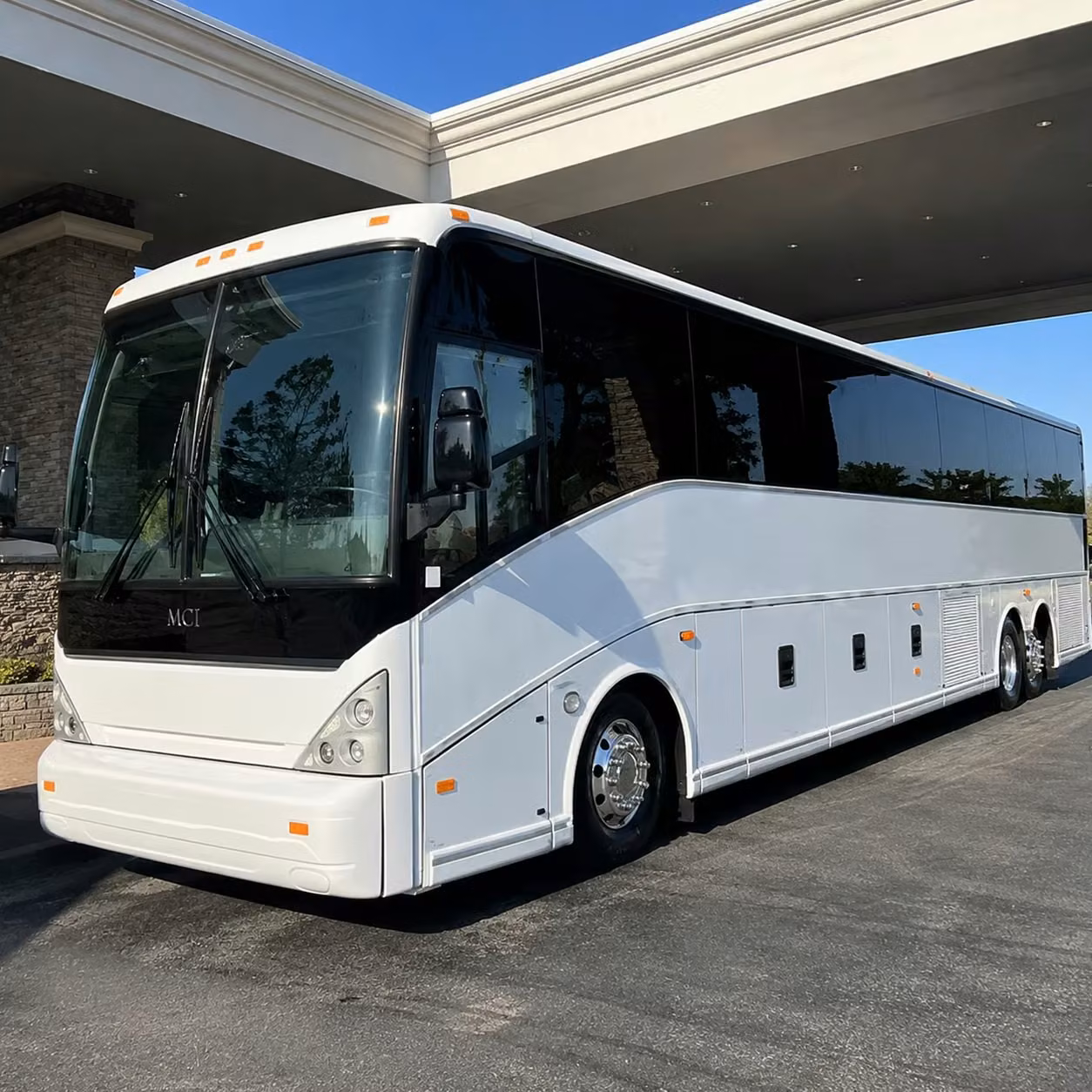 ontario international airport is just minutes from pomona make it easy on your group